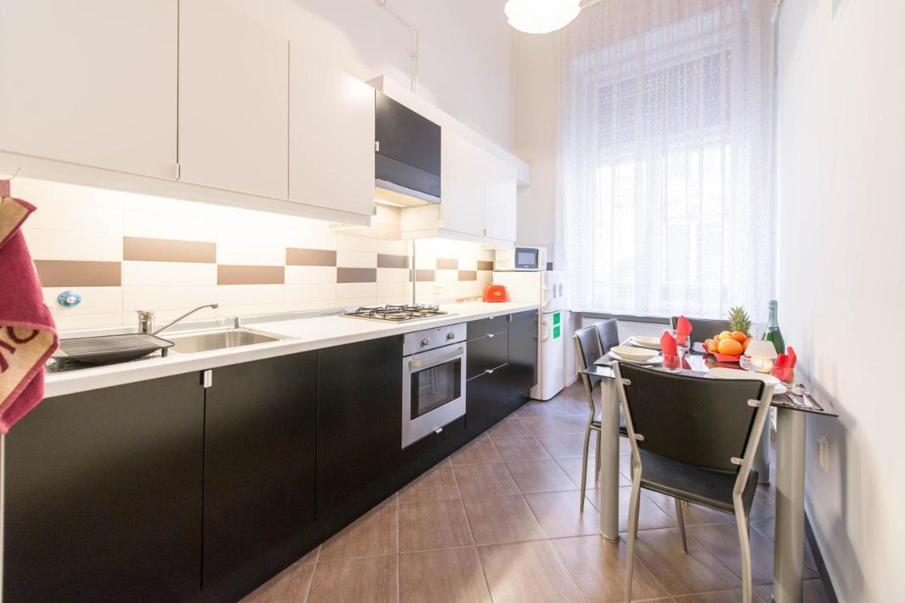 City Center Apartment Budapeste Exterior foto